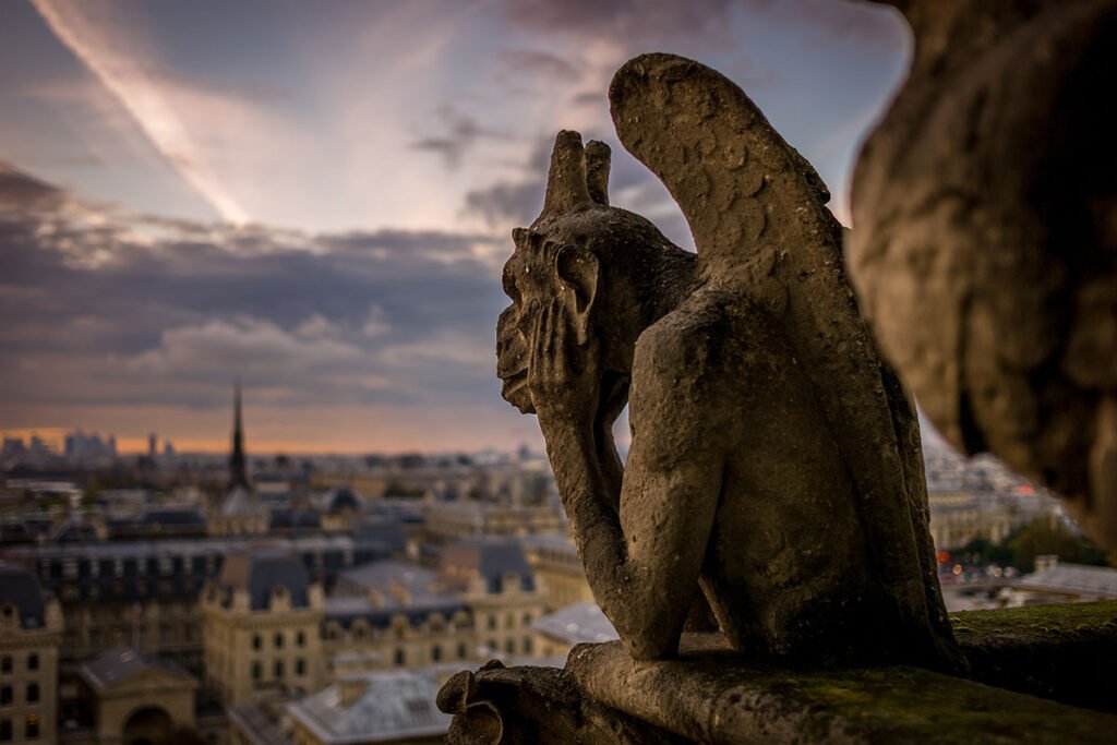 Gargulce umieszczone na dachu Notre-Dame de Paris są jednym z najpopularniejszych symboli świątyni i miasta