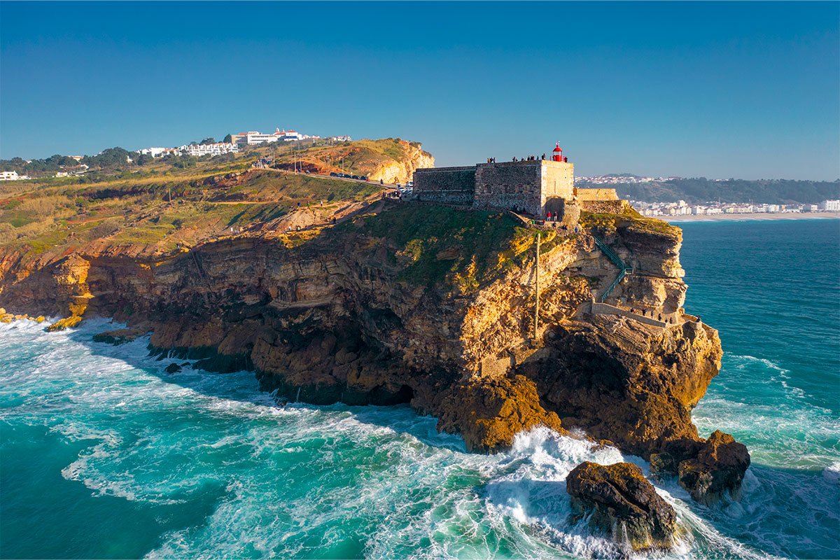Nazar Miasto Surfer w U Wybrze a Portugalii