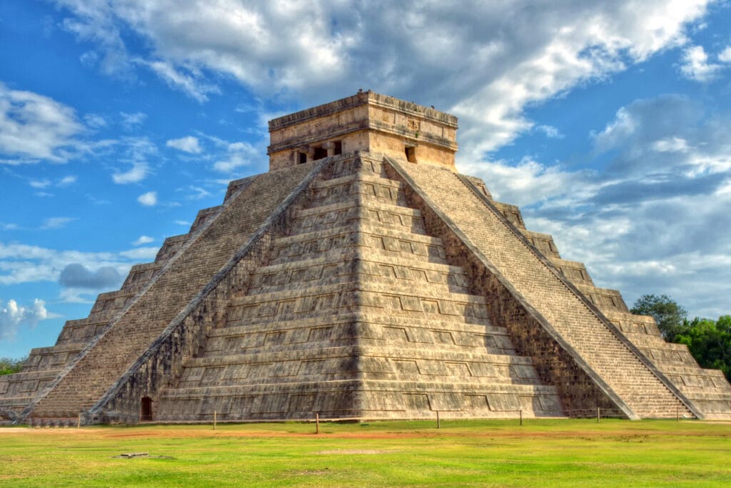 Piramida Kukulkana w Chichén Itzá to najbardziej rozpoznawalna budowla Majów w Meksyku