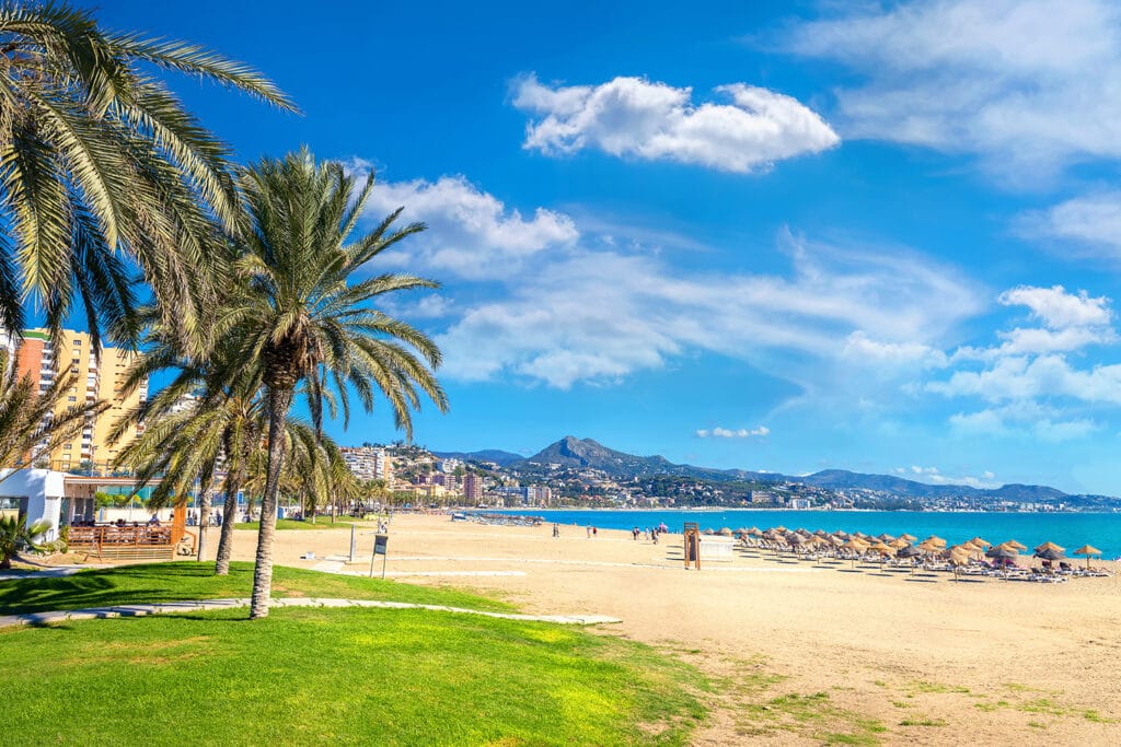Plaże w Maladze - Którą wybrać? Odkryj najlepsze miejsca na wypoczynek nad morzem
