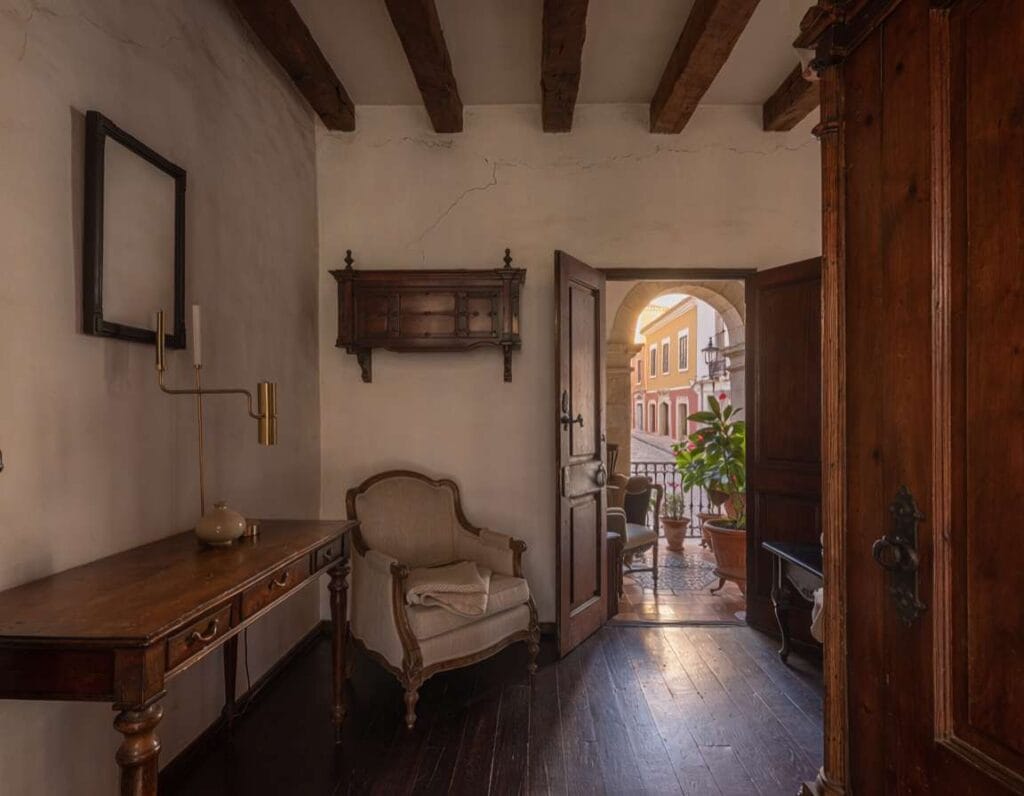 MC San Agustin to apartamenty w historycznej kamienicy. Zdjęcie wygenerowane przez AI.