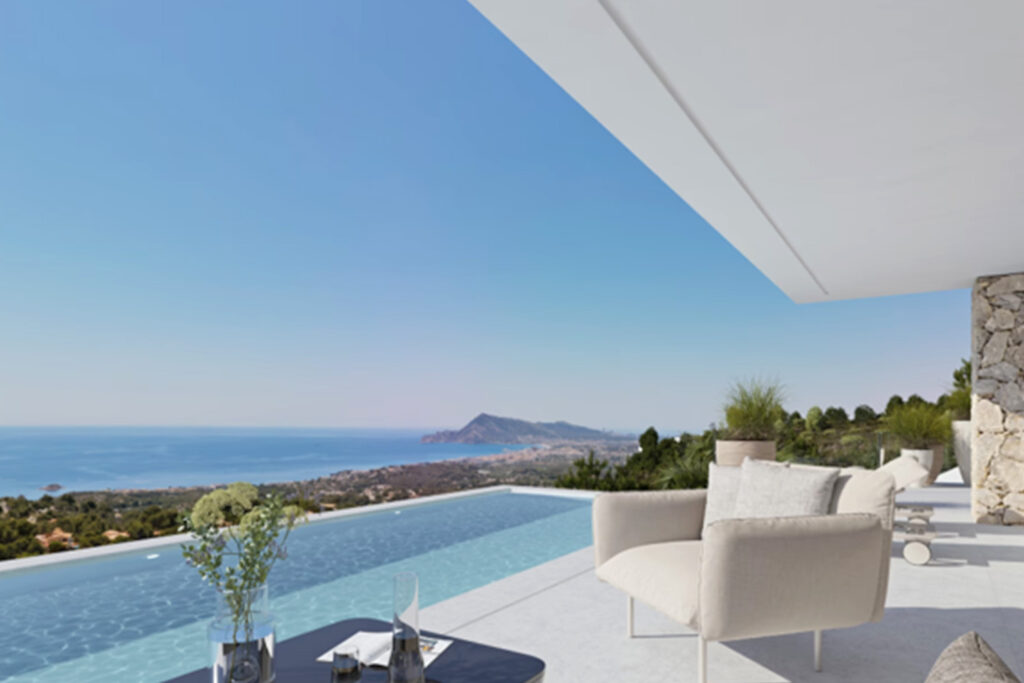 Taras z basenem infinity i widokiem na morze w Villa Alba w Altei na Costa Blanca. Fot. La Única
